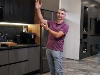 Современная кухни Россо в стиле Лофт под потолок и без ручек