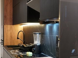Современная кухни Россо в стиле Лофт под потолок и без ручек