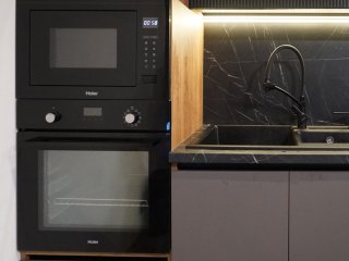 Современная кухни Россо в стиле Лофт под потолок и без ручек
