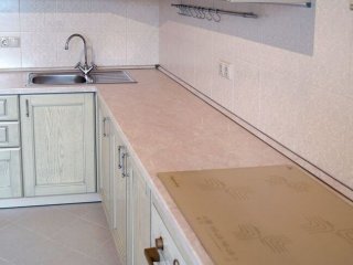 Классическая кухня Вернисаж с фасадами покрытыми шпоном ясеня