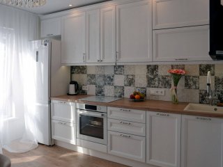 Белая кухня из массива дуба Дижон угловая