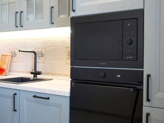 Современная кухня из массива Лаванда в оливковом цвете