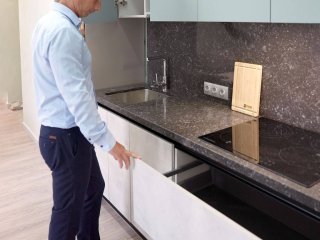 Голубая кухня МДФ под потолок с GOLA-профилем Россо