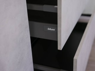 Голубая кухня МДФ под потолок с GOLA-профилем Россо