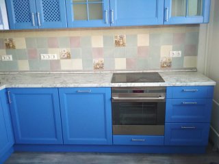 Синяя кухня из массива дерева Бергамо